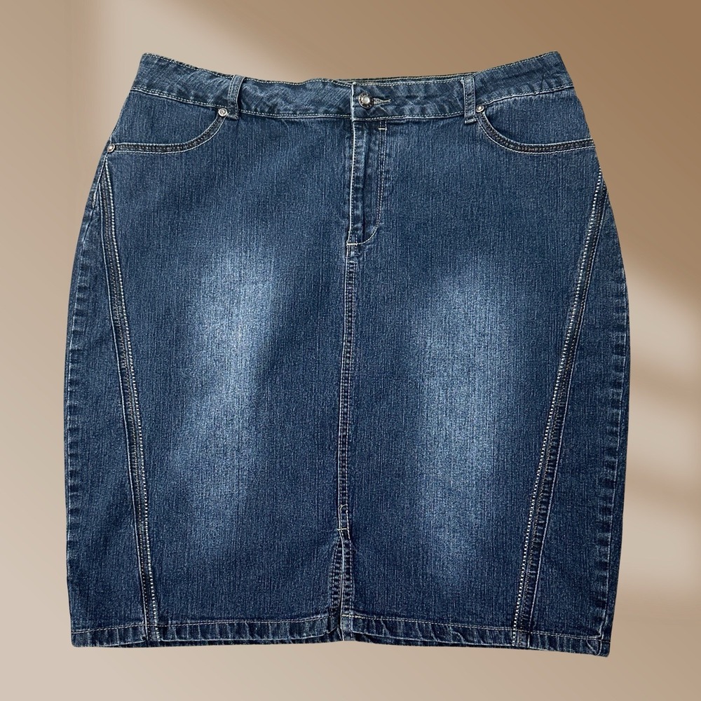 No Fuze Women's Sz 18 Knee Length Jean Skirt Embroidered Accents Stylish Chic